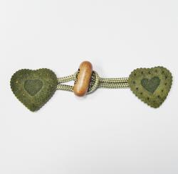 Kinder Knebelverschluss Herz olive 